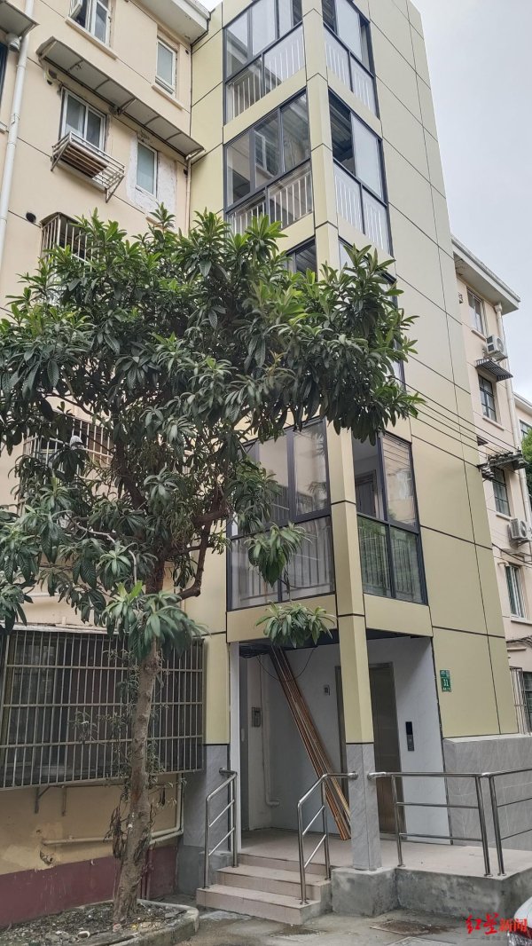 领航配资 上海一老小区居民因加装电梯引争执，调解时一老人猝死 被告被判赔12万元